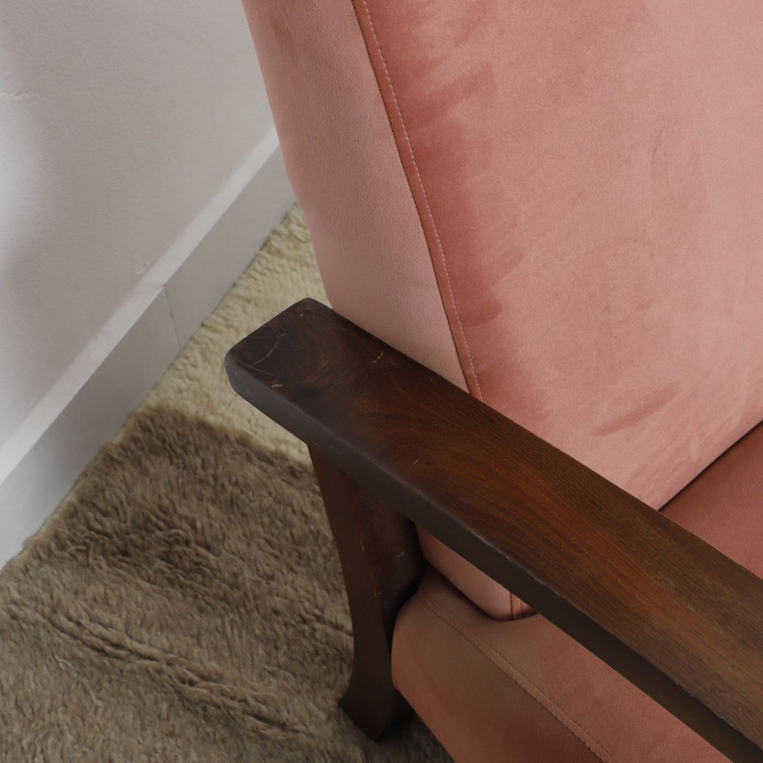 Cozy, minimalist lounge chair perfect for modern