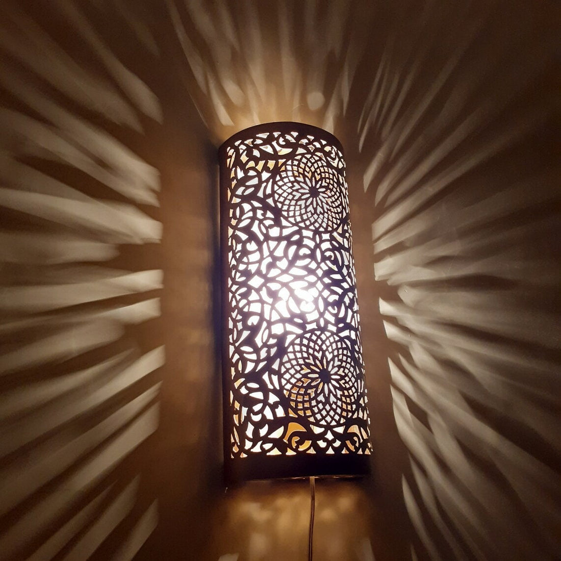 Luxurious Moroccan wall lamp