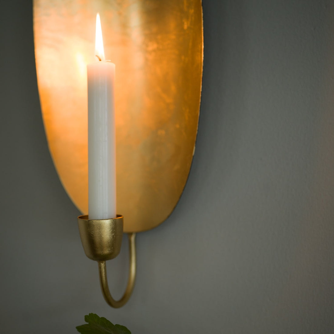 Vintage-Style Leaf Sconce