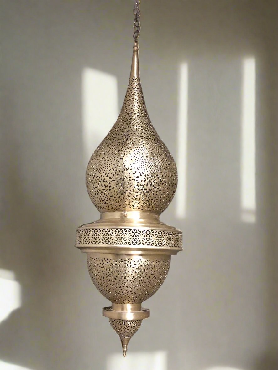 Moroccan pendant light in brass with intricate patterns for a warm and elegant home decor