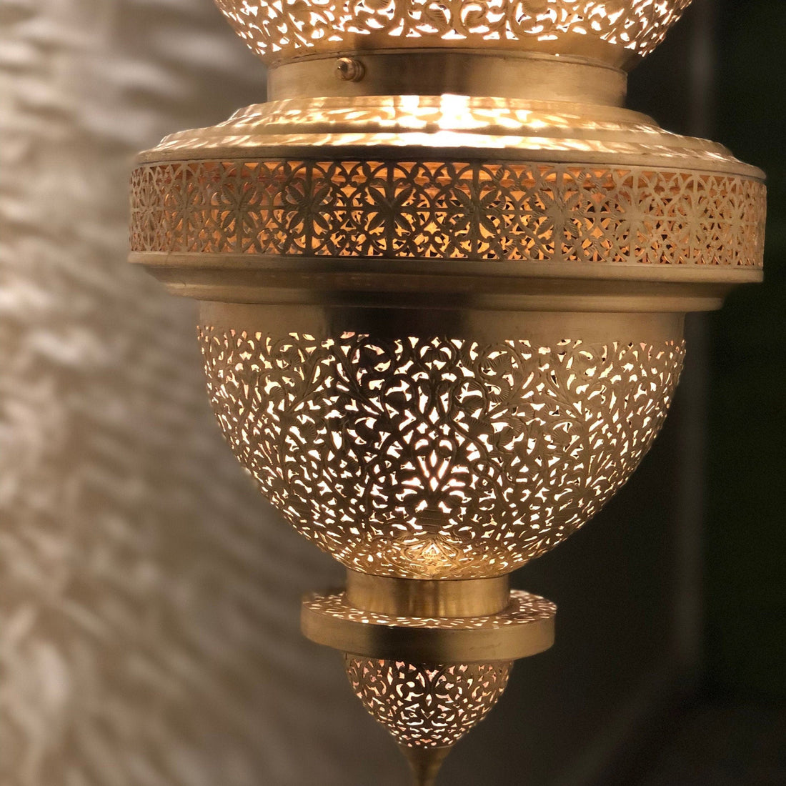 Moroccan pendant light in brass with intricate patterns for a warm and elegant home decor