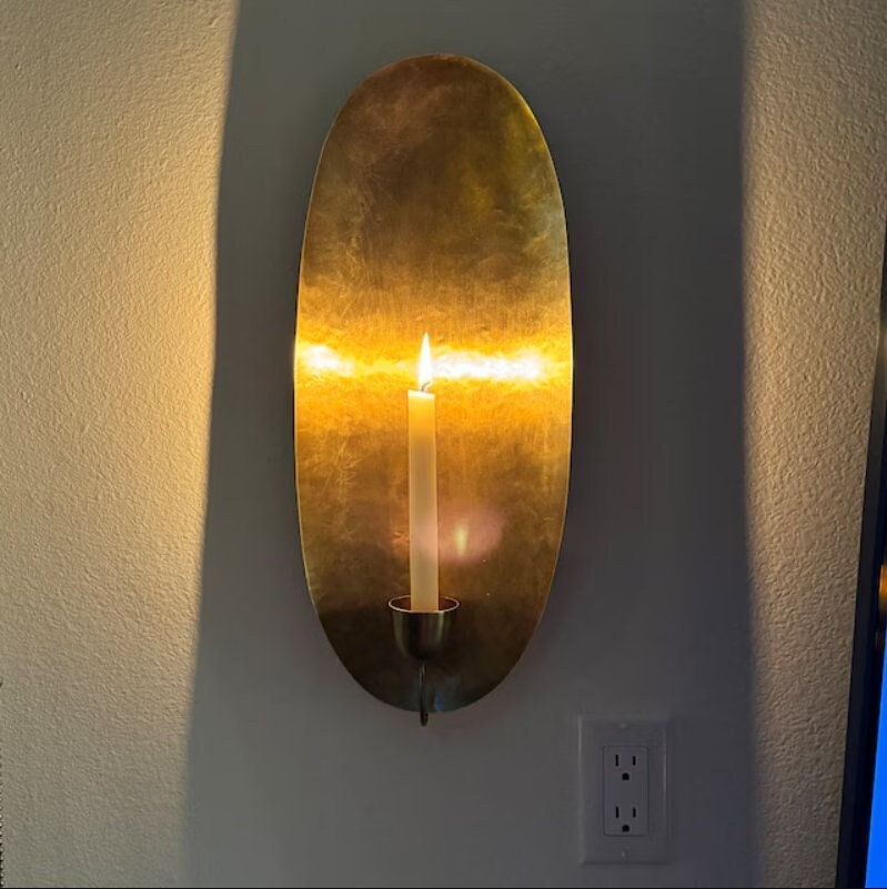 Vintage-Style Leaf Sconce