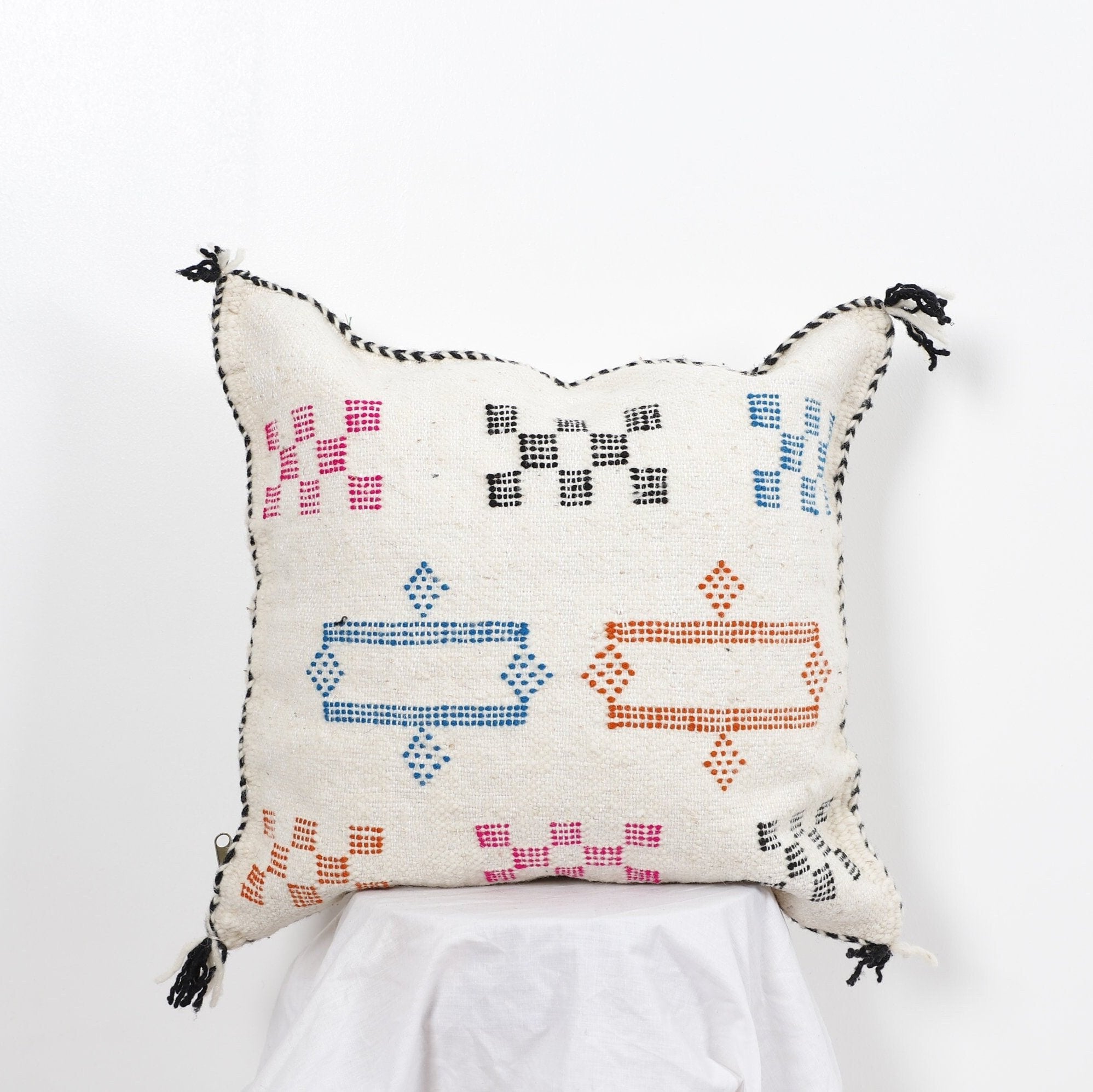  Moroccan Kilim Pillow Cove