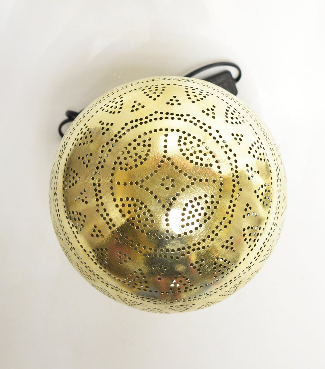 Handmade Moroccan Brass Lamp – A Timeless Piece of Art